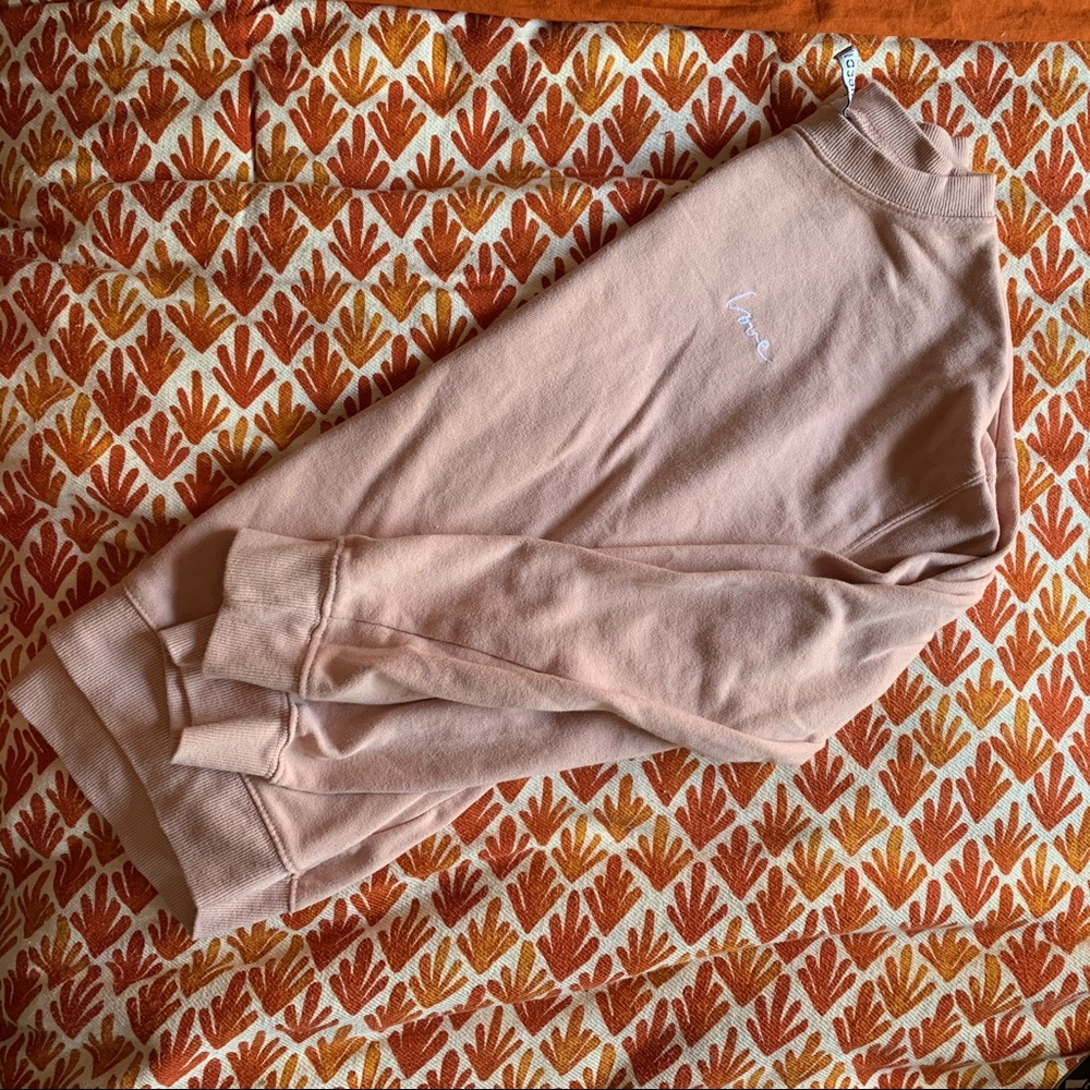 DIVIDED light pink crew neck